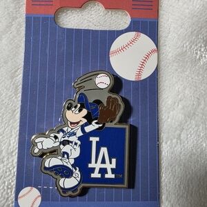 Disney L.A DODGERS COLLECTABLE  Mickey Mouse Baseball Pin